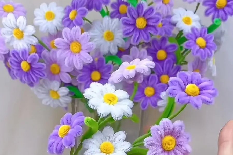 Bloemen in chenilledraad
